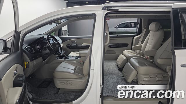 Kia Canival 2019 — photo 18