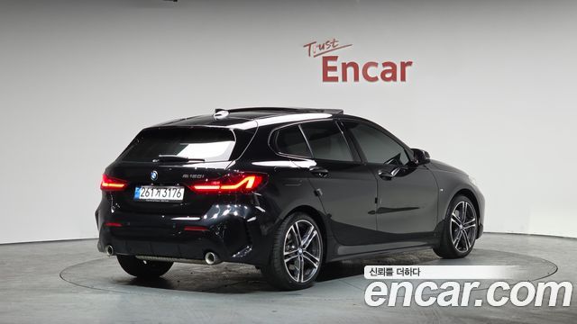 BMW 1-Series 2022 — photo 2