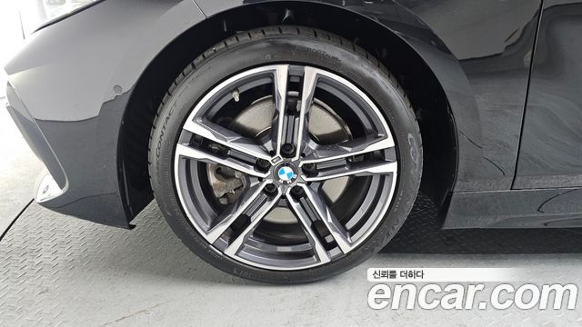 BMW 1-Series 2022 — photo 5