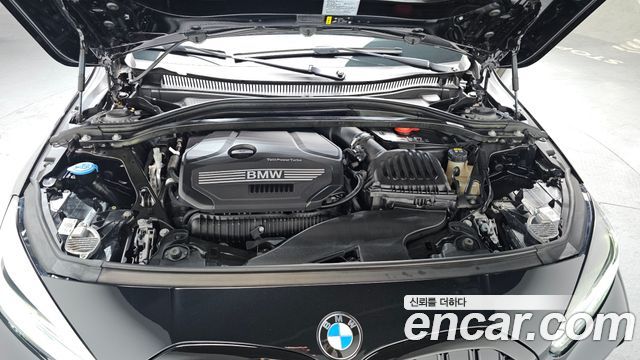 BMW 1-Series 2022 — photo 6