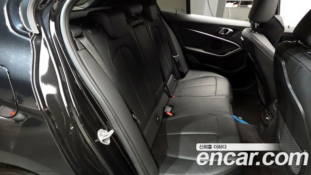 BMW 1-Series 2022 — photo 11