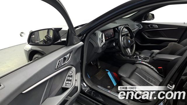 BMW 1-Series 2022 — photo 12