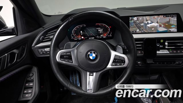 BMW 1-Series 2022 — photo 13