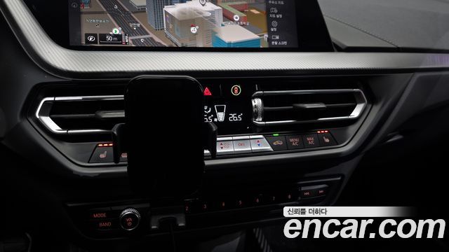BMW 1-Series 2022 — photo 18