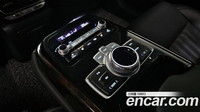 Genesis G90 2019 — photo 17