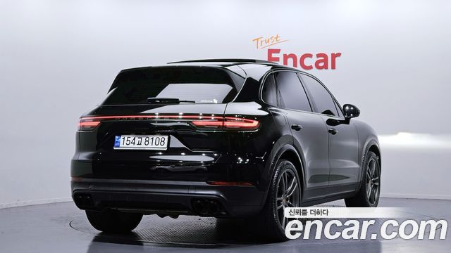 Porsche Cayenne 2023 — photo 2