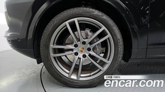 Porsche Cayenne 2023 — photo 5