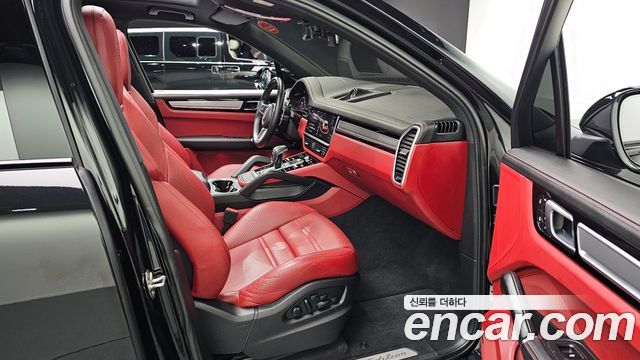 Porsche Cayenne 2023 — photo 10