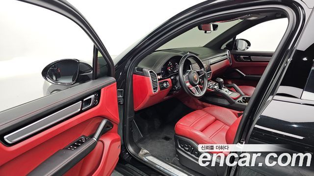 Porsche Cayenne 2023 — photo 11