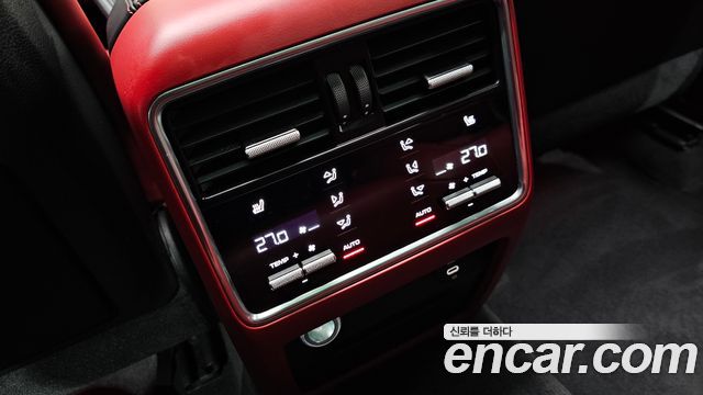 Porsche Cayenne 2023 — photo 17