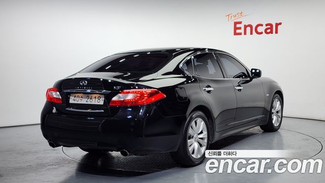 Infiniti M 2011 — photo 2