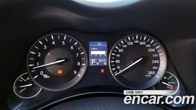 Infiniti M 2011 — photo 8