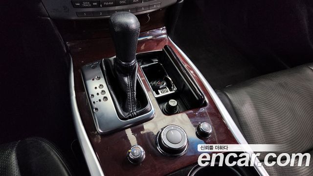 Infiniti M 2011 — photo 9
