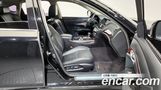 Infiniti M 2011 — photo 11