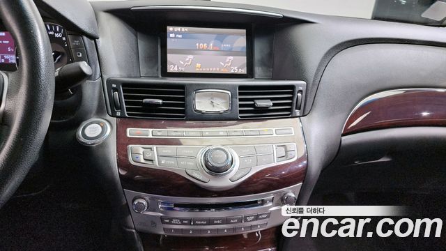 Infiniti M 2011 — photo 14