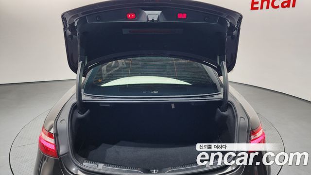 Mercedes-Benz E-Class 2019 — photo 20