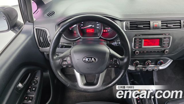 Kia pride 2016 — photo 13