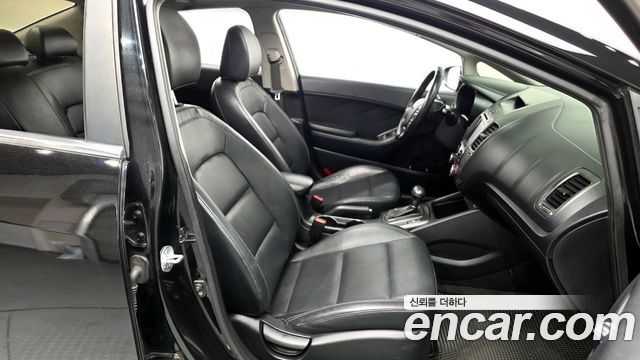Kia K3 2013 — photo 11