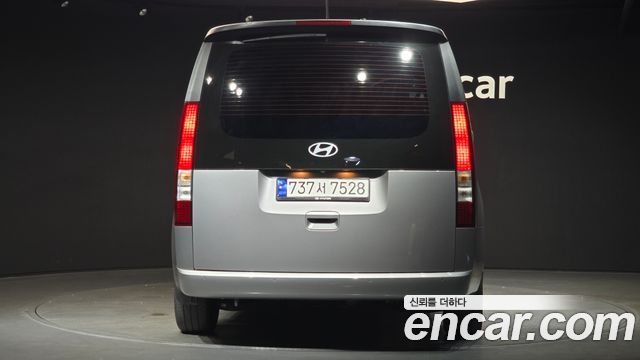 Hyundai Staria 2025 — photo 4