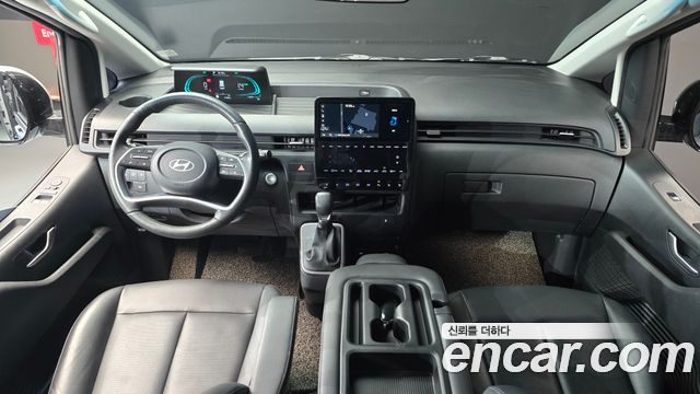 Hyundai Staria 2025 — photo 7