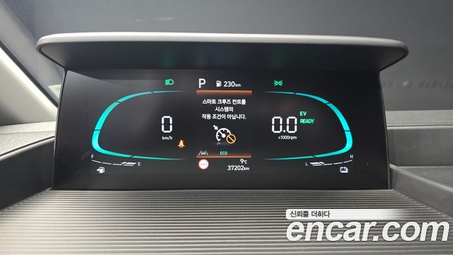 Hyundai Staria 2025 — photo 8
