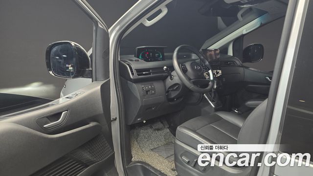 Hyundai Staria 2025 — photo 10
