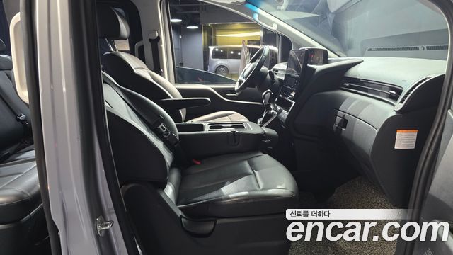 Hyundai Staria 2025 — photo 11