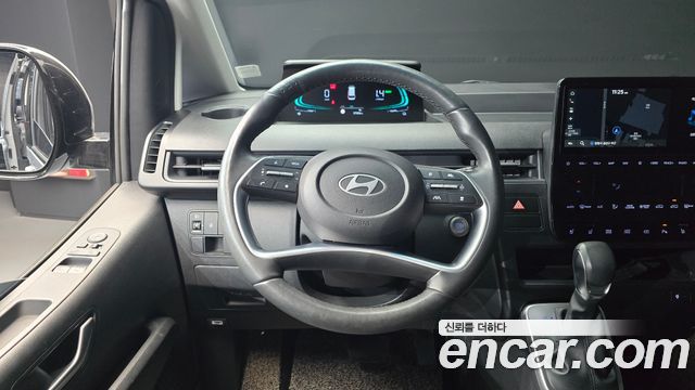Hyundai Staria 2025 — photo 14