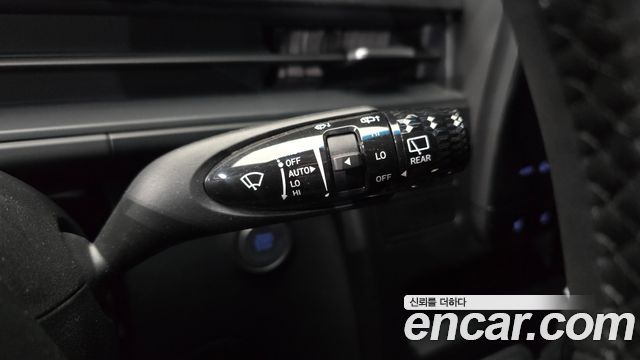 Hyundai Staria 2025 — photo 17