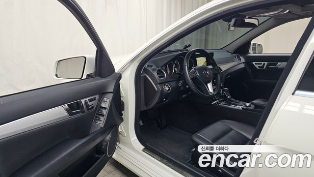Mercedes-Benz C-Class 2012 — photo 10