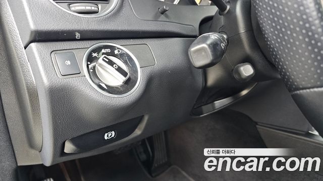 Mercedes-Benz C-Class 2012 — photo 15