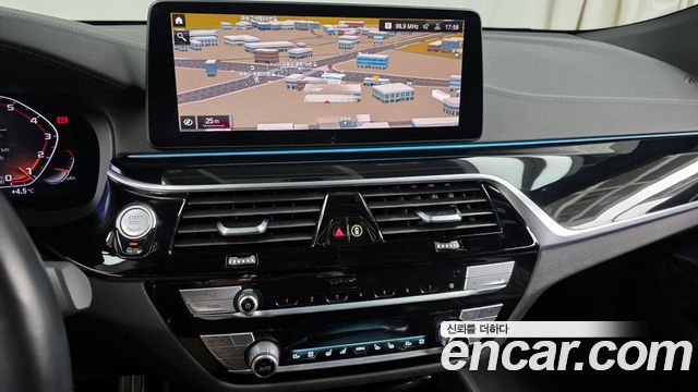 BMW Gran Turismo 2022 — photo 14