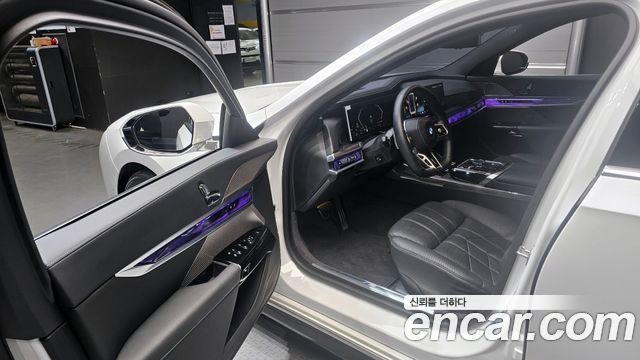 BMW 7-Series 2024 — photo 10