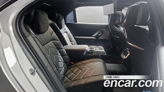 BMW 7-Series 2024 — photo 12