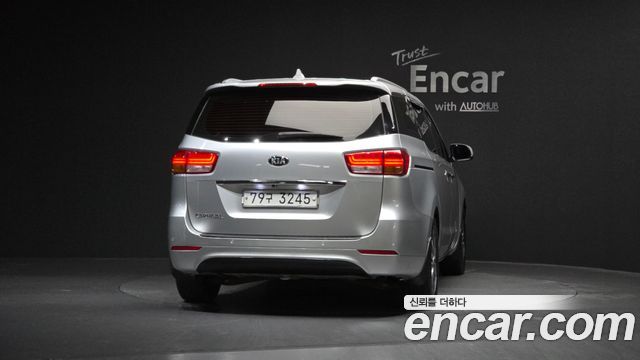 Kia Canival 2016 — photo 4