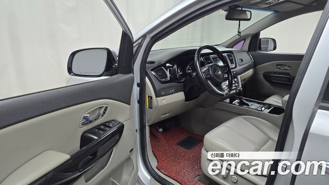 Kia Canival 2016 — photo 10