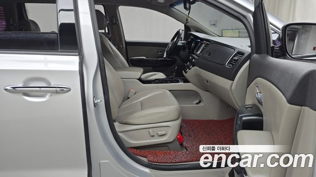 Kia Canival 2016 — photo 11