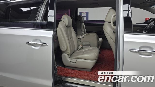 Kia Canival 2016 — photo 12