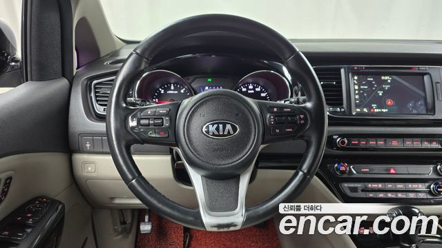 Kia Canival 2016 — photo 13