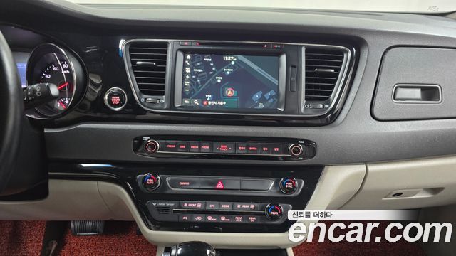 Kia Canival 2016 — photo 14