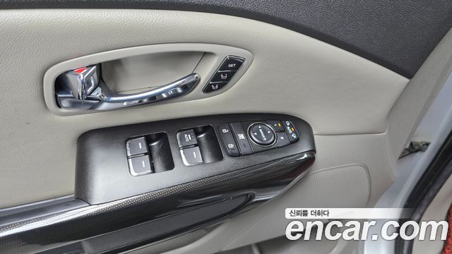 Kia Canival 2016 — photo 17