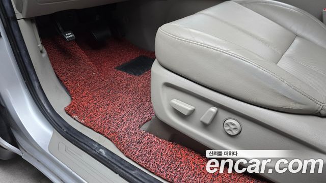Kia Canival 2016 — photo 18
