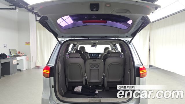 Kia Canival 2016 — photo 20
