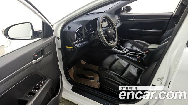 Hyundai AVANTE 2018 — photo 10