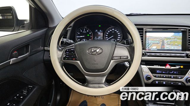 Hyundai AVANTE 2018 — photo 15