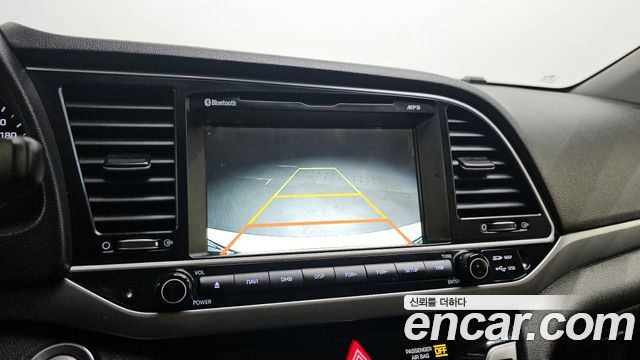 Hyundai AVANTE 2018 — photo 18