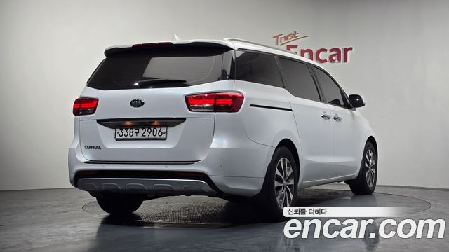 Kia Canival 2018 — photo 2