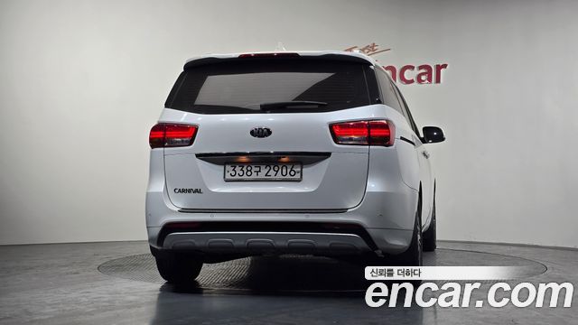 Kia Canival 2018 — photo 4