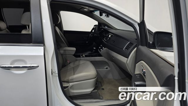 Kia Canival 2018 — photo 11