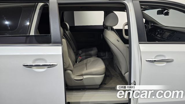 Kia Canival 2018 — photo 12